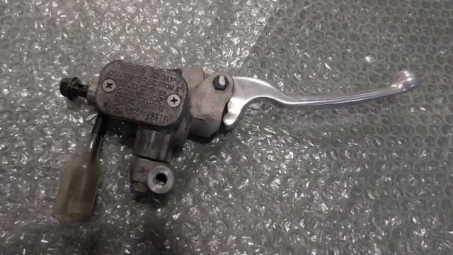 バイクパーツ　アクシスZ　SED7J-001xxx　の　マスターシリンダー *1682558857　【中古】【送料込】