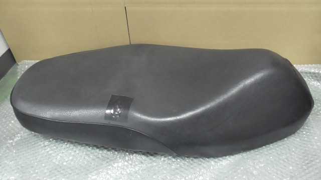 バイクパーツ リード110 JF19-1108xxx の シート 補修 *1683772898 【中古】【送料込】