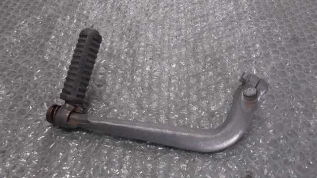 バイクパーツ　プレスカブ＜CUB＞　AA01-1313xxx　の　キックペダル *1683876876　【中古】【送料込】