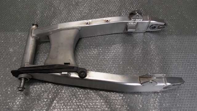 バイクパーツ　CB400SF-K　NC39-1802xxx　の　スイングアーム　 *1684369248　【中古】【送料込】