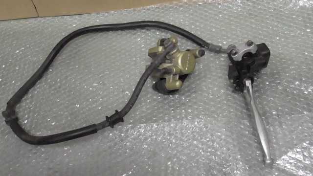 バイクパーツ　ZZ（ジーツー）の　マスターシリンダー キャリパー *1684894067　【中古】【送料込】