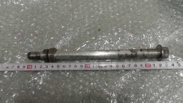 バイクパーツ　XV250ビラーゴ　3DM-050xxx　の　フロントアクスルシャフト *1685492714　【中古】【送料込】