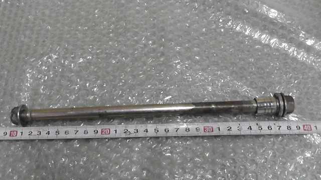 バイクパーツ　マジェスティS　SG28J-008xxx　の　アクスルシャフト *1686107062　【中古】【送料込】