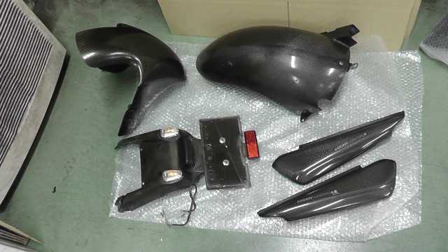 バイクパーツ モンスター400 ZDM400M の カーボン セット欠け *1686281696 【中古】【送料込】