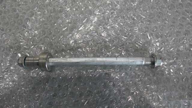 バイクパーツ　バーディー FI　BA43A-105xxx　の　フロントアクスルシャフト *1686900650　【中古】【送料込】