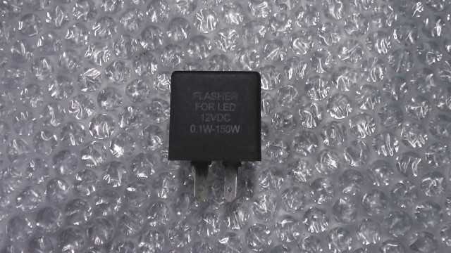 バイクパーツ　プレスカブFI　AA01-1716xxx　の　ウインカーリレー *1688607150　【中古】【送料込】