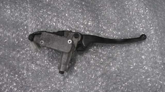 バイクパーツ　ジョグZR FI　SA39J-832xxx　の　マスターシリンダー *1688694841　【中古】【送料込】