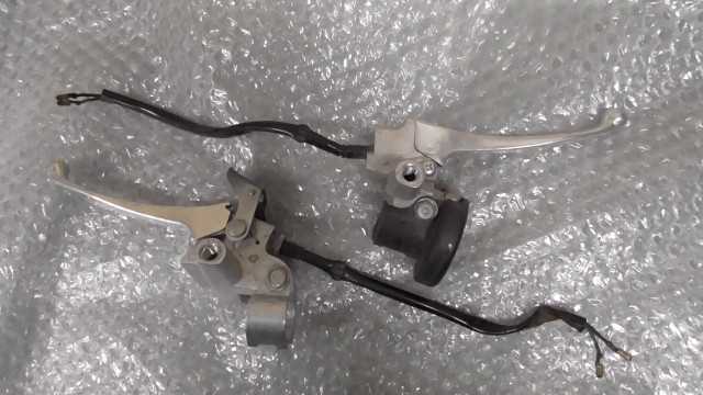 バイクパーツ　ディオ FI　AF68　の　ブレーキレバーホルダーM8 *1690250542　【中古】【送料込】
