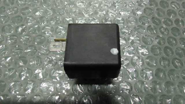 バイクパーツ　リード125　JF45-1208xxx　の　ウインカーリレー *1690856029　【中古】【送料込】