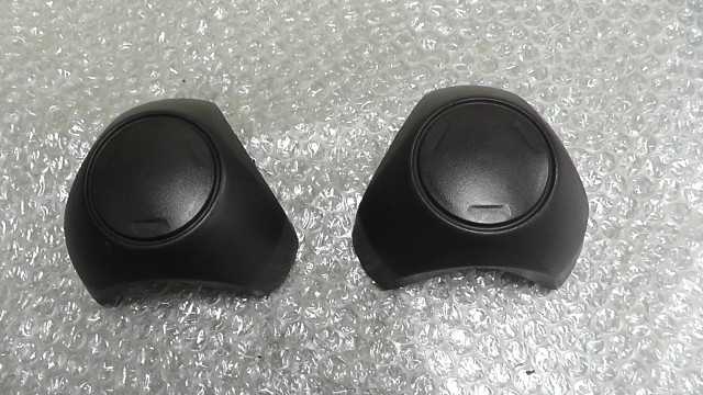 バイクパーツ　トリシティ155　SG37J-002xxx　の　フロントホイールキャップ *1692852662　【中古】【送料込】(2)