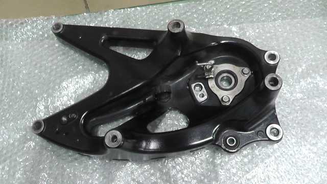 バイクパーツ　トリシティ155　SG37J-002xxx　の　マフラーステー *1692859627　【中古】【送料込】