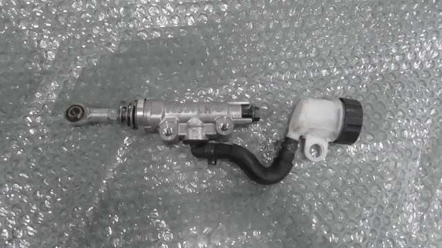 バイクパーツ　MT-03　4HM　の　リアブレーキマスターシリンダー　brembo *1693357089　【中古】【送料込】