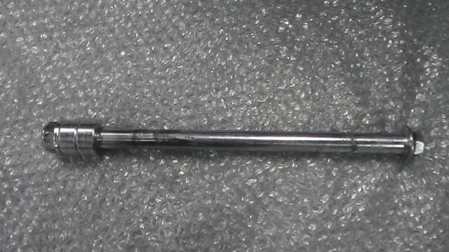バイクパーツ　GB350　NC59の　リアアクスルシャフト *1694051343　【中古】【送料込】