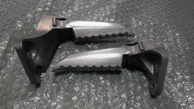 バイクパーツ　N-MAX125　SE86J-006xxx　の　タンデムステップ *1694156532　【中古】【送料込】