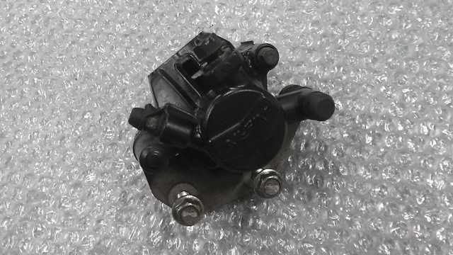 バイクパーツ　アドレス125　DT11A-110xxx　の　ブレーキキャリパー *1694156548　【中古】【送料込】