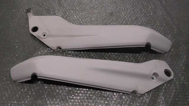 バイクパーツ　ベンリィ　プロ　ESP　AA05　の　リアキャリア　横　左右 *1695628450　【中古】【送料込】