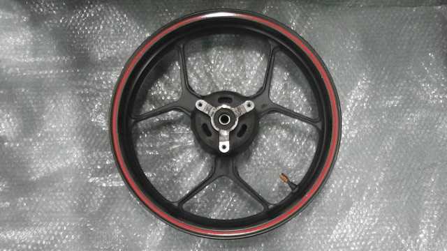 バイクパーツ　ジグサー150　NG4BG-101xxx　の　リアホイール *1696468627　【中古】【送料込】