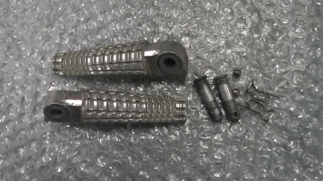 バイクパーツ　ジグサー150　NG4BG-101xxx　の　タンデムステップ　左右 *1696471465　【中古】【送料込】