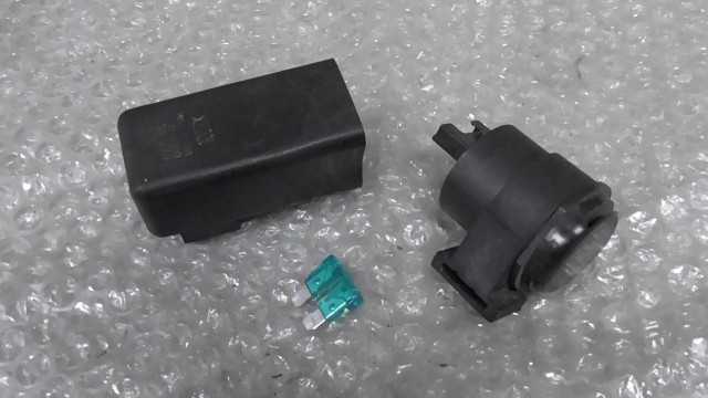 バイクパーツ　ギア4スト UA07J-008xxx　の　リレー *1696482819　【中古】【送料込】