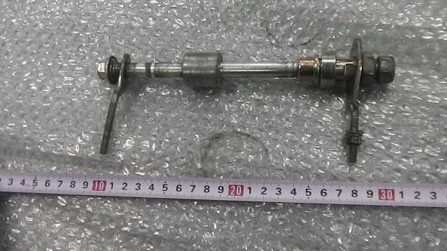 バイクパーツ　リトルカブ セル付　AA01-3031xxx　の　リアアクスルシャフト *1697522754　【中古】【送料込】
