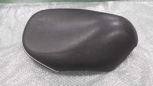 バイクパーツ　ビーノモルフェ(FI)　SA37J-504xxx　の　シート　 *1699587098　【中古】【送料込】