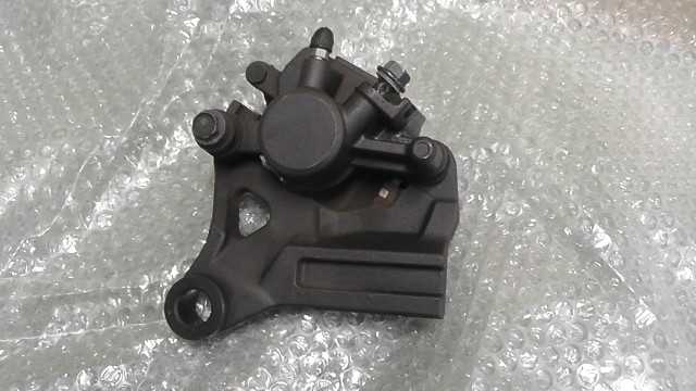 バイクパーツ　YZF-R25　RG10J-008xxx　の　リアキャリパー　 *1700531893　【中古】【送料込】