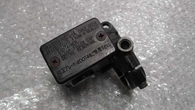 バイクパーツ　スカイウェイブ タイプS　CJ43A　の　マスターシリンダー右 M10 *1701242385　【中古】【送料込】