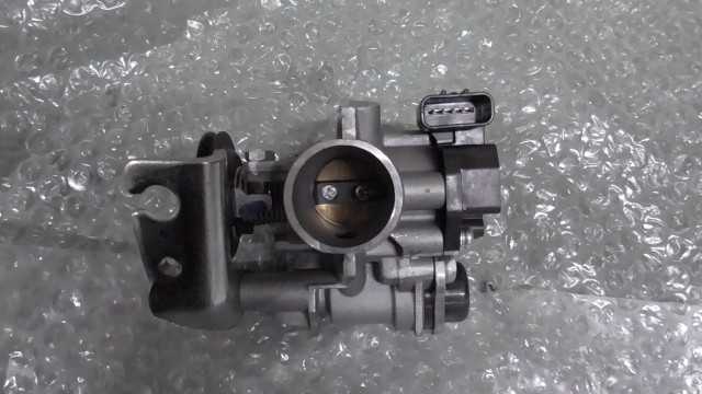 バイクパーツ　アドレス 110 4ST　CE47A-159xxx　の　スロットルボデー *1701744714　【中古】【送料込】