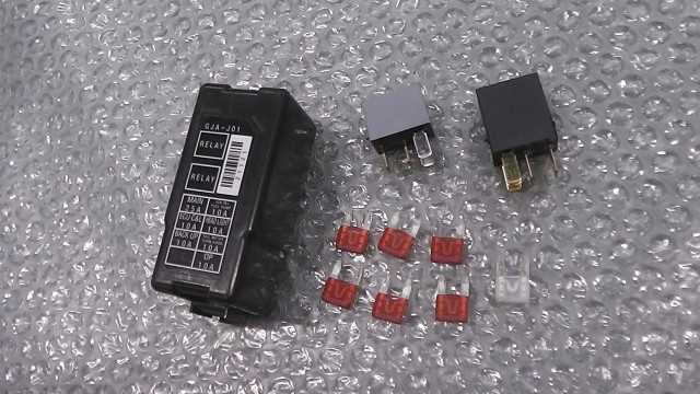 バイクパーツ　ジョグ(FI)　AY01-1057xxx　の　リレーセット *1702428991　【中古】【送料込】