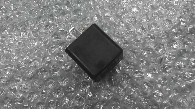 バイクパーツ　リード125　JF45-1311xxx　の　ウインカーリレー *1703206472　【中古】【送料込】