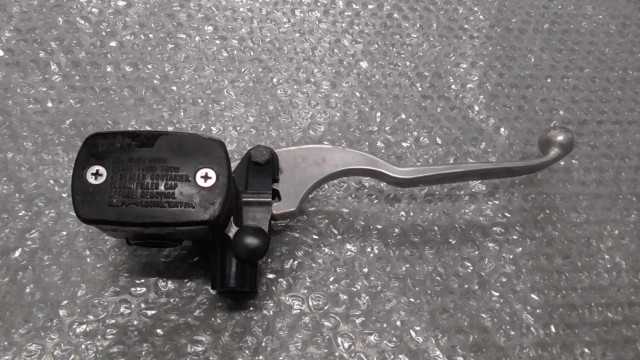 バイクパーツ　YZF-R25　RG10J-003　の　マスターシリンダー *1705368033　【中古】【送料込】