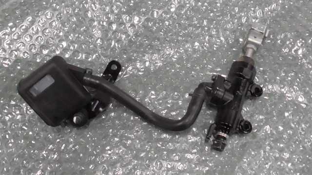 バイクパーツ　GB350　NC59　の　リアブレーキマスターシリンダー *1705457318　【中古】【送料込】