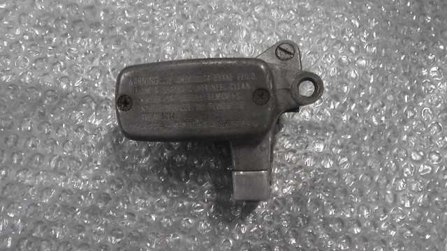 バイクパーツ　V-TWIN マグナ　MC29-1001xxx　の　マスターシリンダー　M10　 *1705972671　【中古】【送料込】