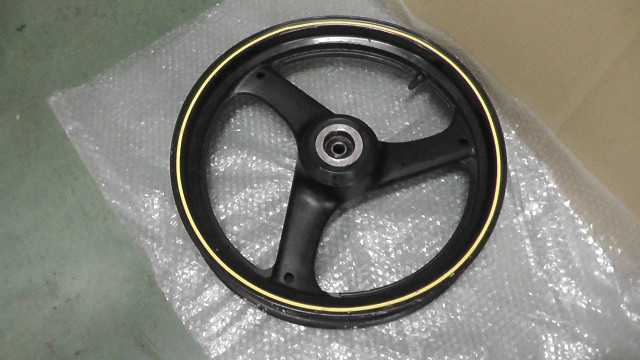 バイクパーツ　バンディット250V　GJ77A-102xxx　の　フロントホイール *1706251600　【中古】【送料込】