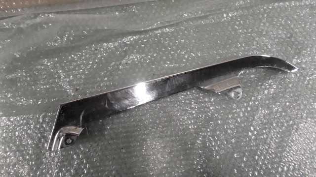 バイクパーツ　シャドウスラッシャー400　NC40-1300xxx　の　チェーンカバー　 *1706834553　【中古】【送料込】