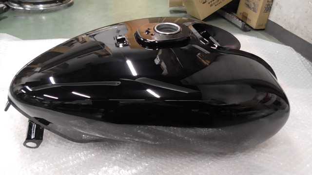 楽天バイクCITYバイクパーツ　エリミネーター250V　VN250A-002xxx　の　タンク　少サラサラ音 *1709696066　【中古】【送料込】