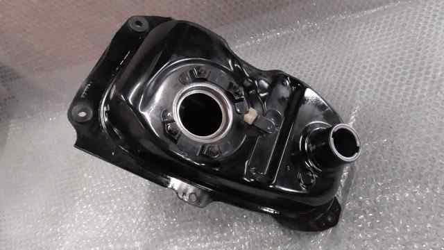 バイクパーツ　PCX ESP　JF28-1113xxx　の　タンク *1570779611　【中古】【送料込】