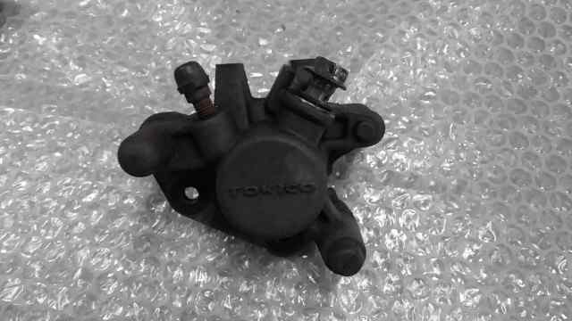 バイクパーツ　ZZ（ジーツー）　CA1PB-144xxx　の　キャリパー *1579745797　【中古】【送料込】