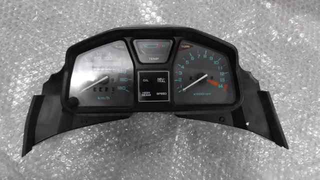 バイクパーツ VT250FH MC15-1018xxx の メーター *1590549201 【中古】【送料込】