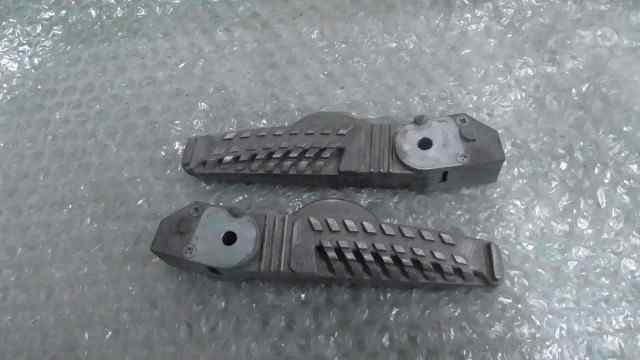 バイクパーツ　GTR125 FI　LPRSE51209A204xxx　の　タンデムステップ 傷 *1599618785　【中古】【送料込】