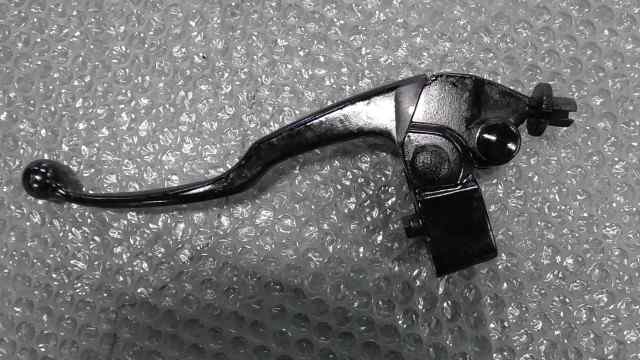 バイクパーツ FZR250 2KR-125xxx の クラッチ レバーホルダー *1601520337 【中古】【送料込】
