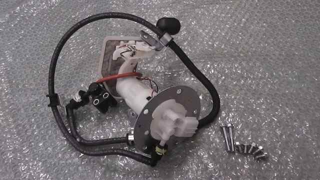 バイクパーツ　アドレス 110 4ST　CE47A-137xxx　の　燃料ポンプ *1610691953　【中古】【送料込】