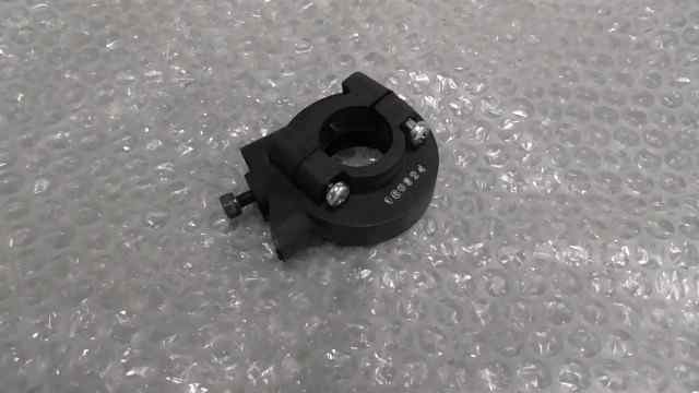 バイクパーツ アクシスZ SED7J-010xxx の アクセルグリップ ホルダー *1612493944 【中古】【送料込】