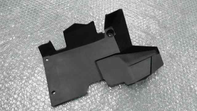 バイクパーツ　トリシティ125　SE82J-009xxx　の　フロントインナーカバー　右 *1612926564　【中古】【送料込】