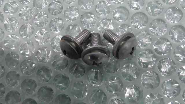 バイクパーツ　レッツ5　CA47A-117xxx　の　フロントカバー用　ネジ *1614321039　【中古】【送料込】