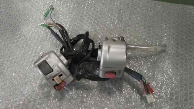 バイクパーツ　ギア4スト　UA06J　の　ハンドルスイッチ セット　M8 ポチ片方× *1615256265　【中古】【送料込】