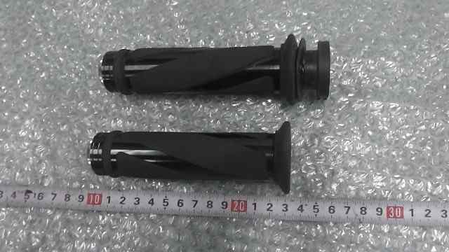 バイクパーツ YBR125 LBPKE1781E0028xxx の グリップ *1616033345 【中古】【送料込】