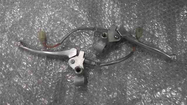 バイクパーツ　レッツ2　CA1PA　の　ブレーキレバーホルダー　左右　M10 *1617756728　【中古】【送料込】