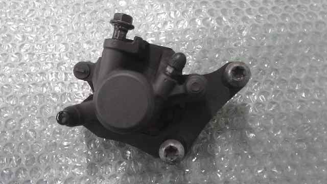 バイクパーツ　N-MAX125　SE86J　の フロントブレーキキャリパ *1622162177　【中古】【送料込】