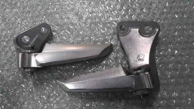 バイクパーツ　N-MAX125　SE86J-011xxx　の　タンデムステップ *1622163645　【中古】【送料込】